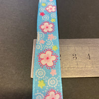 Vævet bånd med blomster