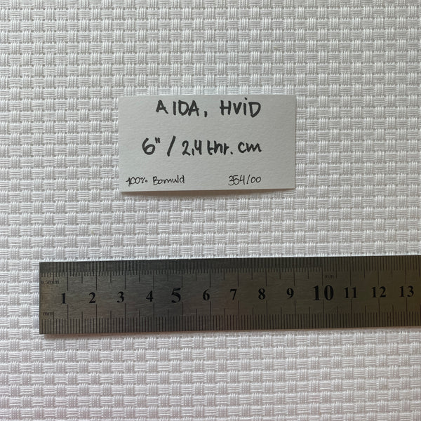 Aida 2,4 thr./cm (hvid)